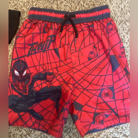 Marvel Rashguard Swim Set size small - Picture 2 of 4